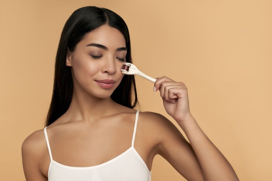 Roller z igłami do twarzy, jaki nabyć, by zaspokoił swoje oczekiwania odnośnie wyników?